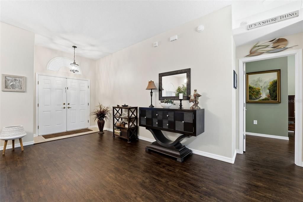 Active With Contract: $564,900 (3 beds, 3 baths, 2153 Square Feet)