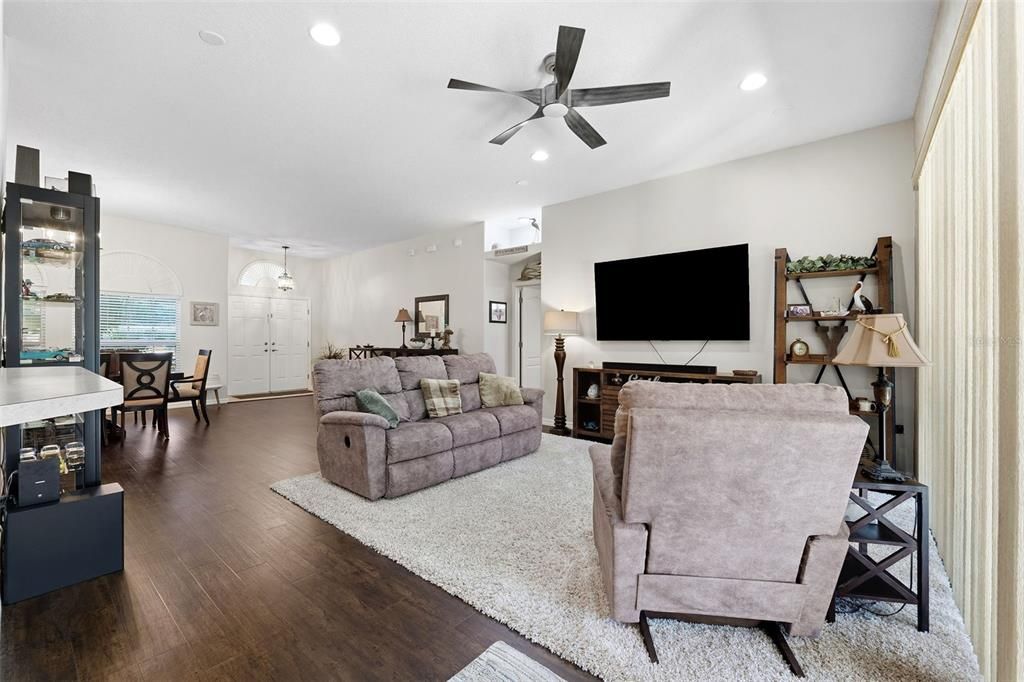 Active With Contract: $564,900 (3 beds, 3 baths, 2153 Square Feet)