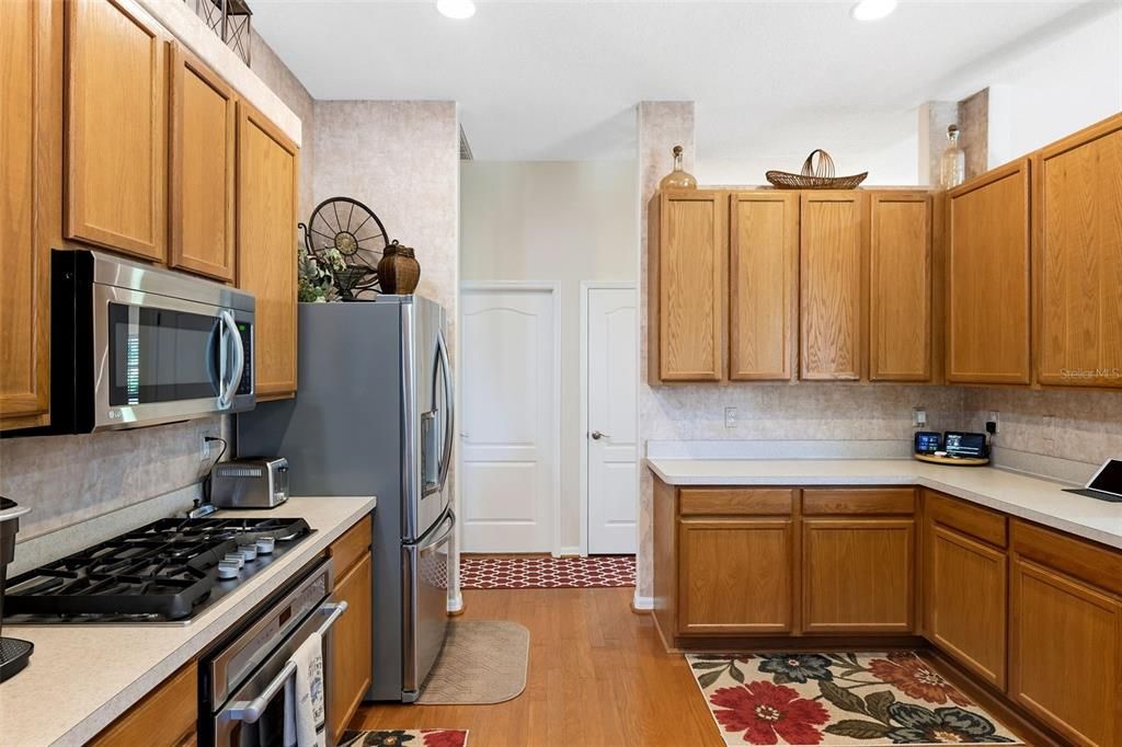 Active With Contract: $564,900 (3 beds, 3 baths, 2153 Square Feet)