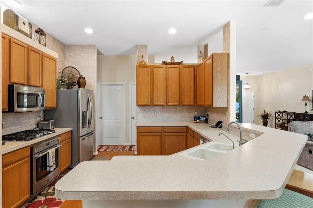 Active With Contract: $564,900 (3 beds, 3 baths, 2153 Square Feet)