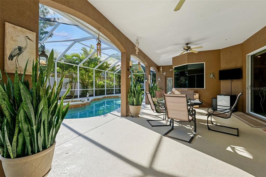 Active With Contract: $564,900 (3 beds, 3 baths, 2153 Square Feet)