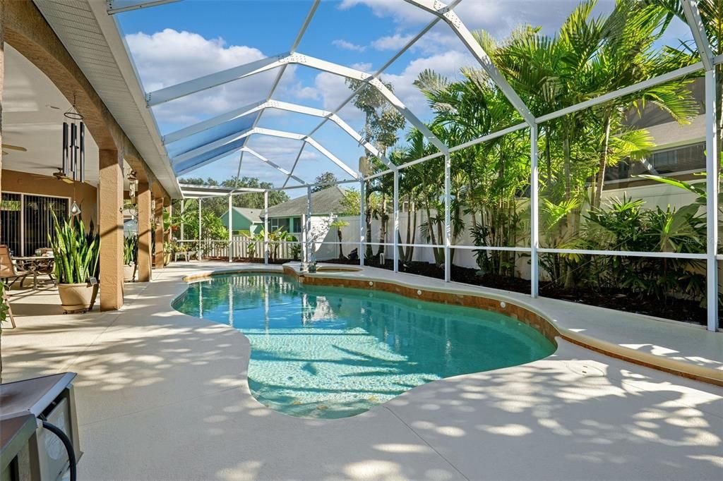 Active With Contract: $564,900 (3 beds, 3 baths, 2153 Square Feet)