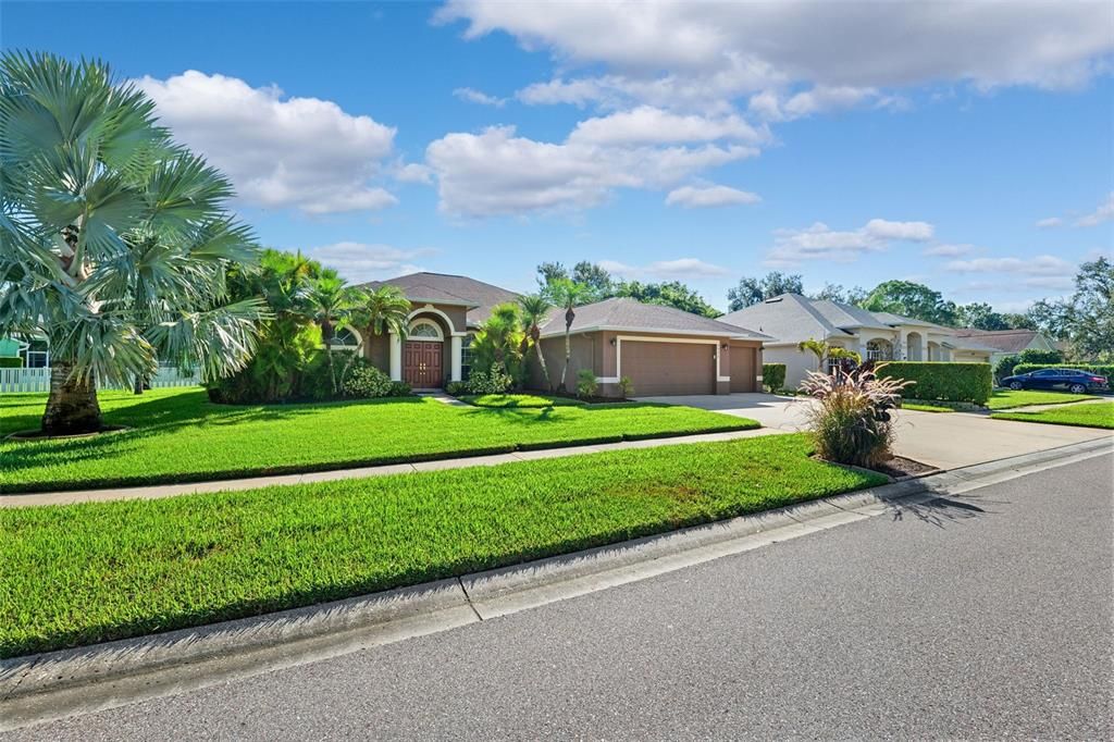 Active With Contract: $564,900 (3 beds, 3 baths, 2153 Square Feet)