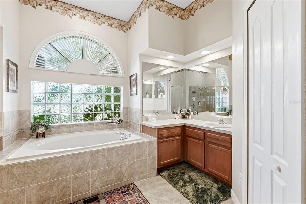 Active With Contract: $564,900 (3 beds, 3 baths, 2153 Square Feet)