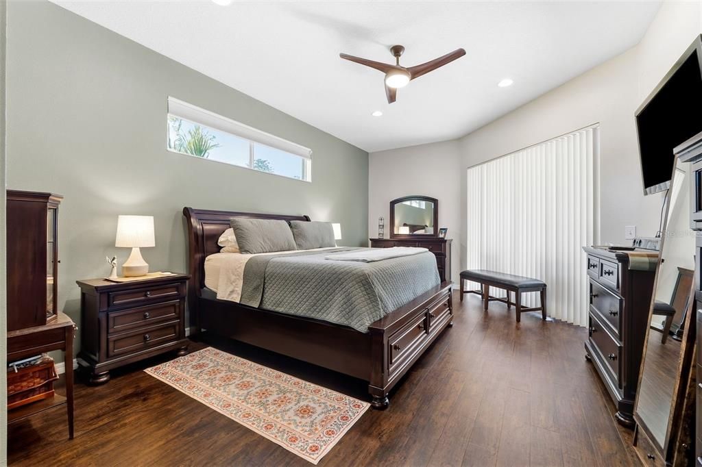 Active With Contract: $564,900 (3 beds, 3 baths, 2153 Square Feet)