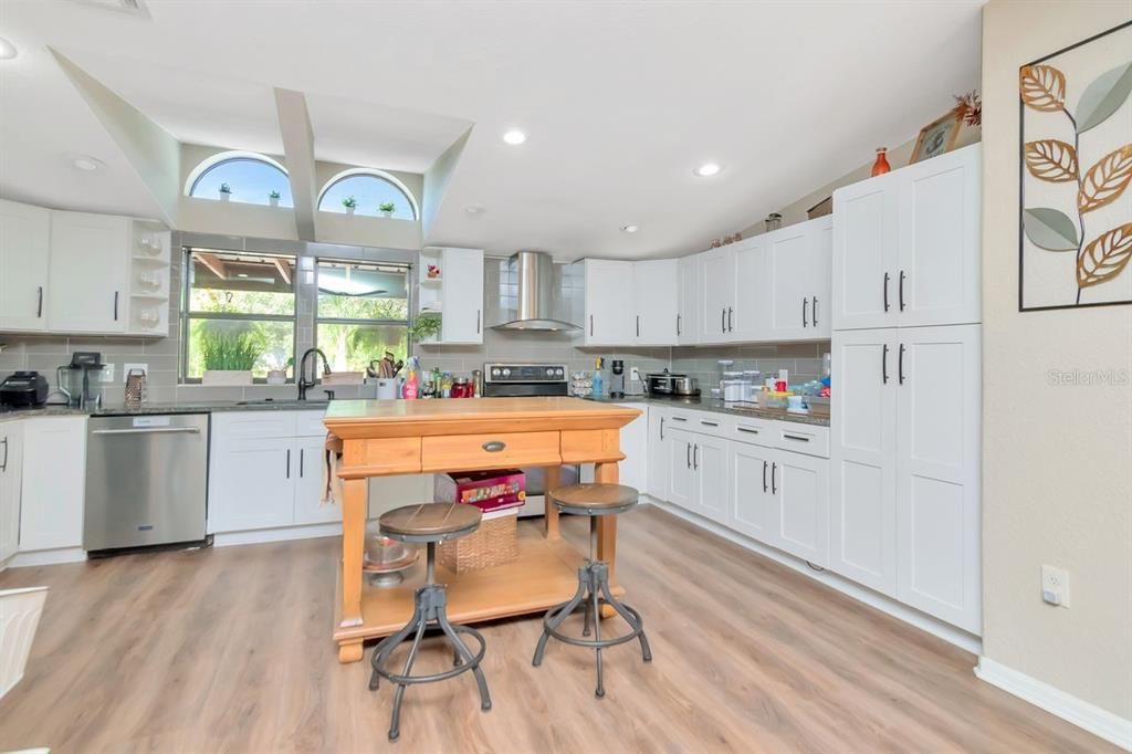 For Sale: $429,900 (4 beds, 2 baths, 1782 Square Feet)