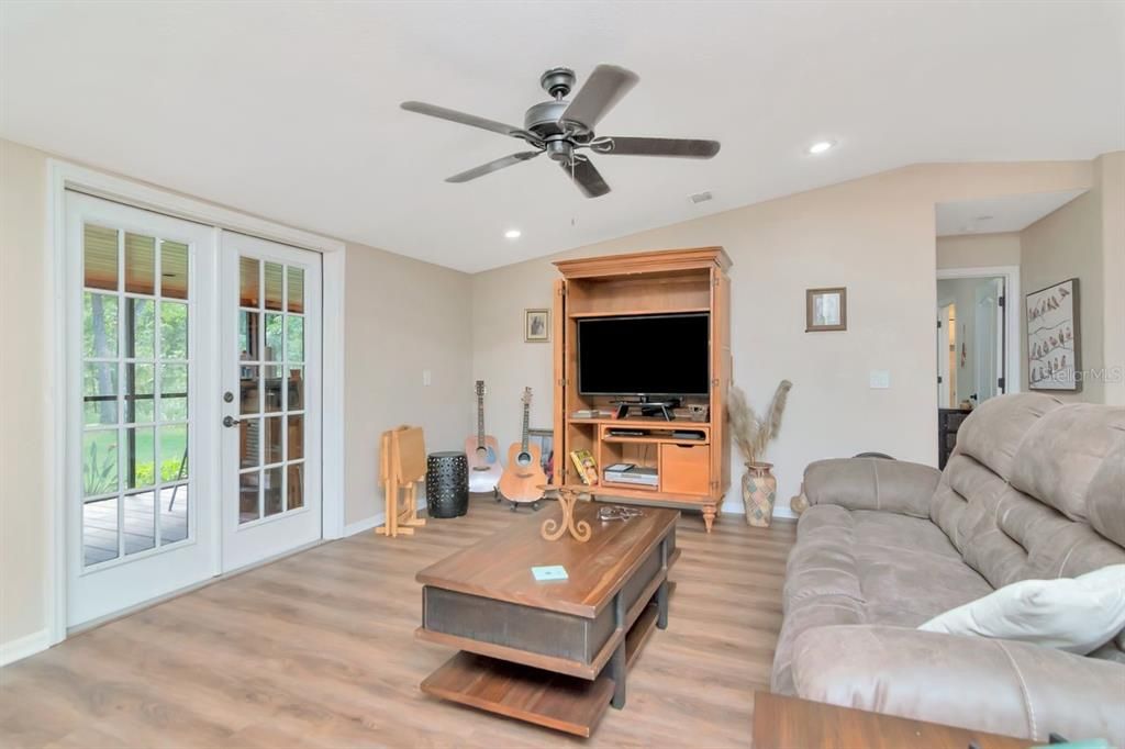 For Sale: $429,900 (4 beds, 2 baths, 1782 Square Feet)