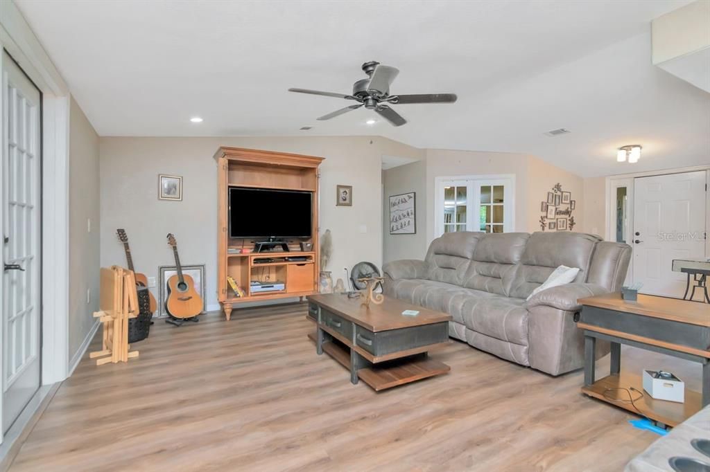 For Sale: $429,900 (4 beds, 2 baths, 1782 Square Feet)