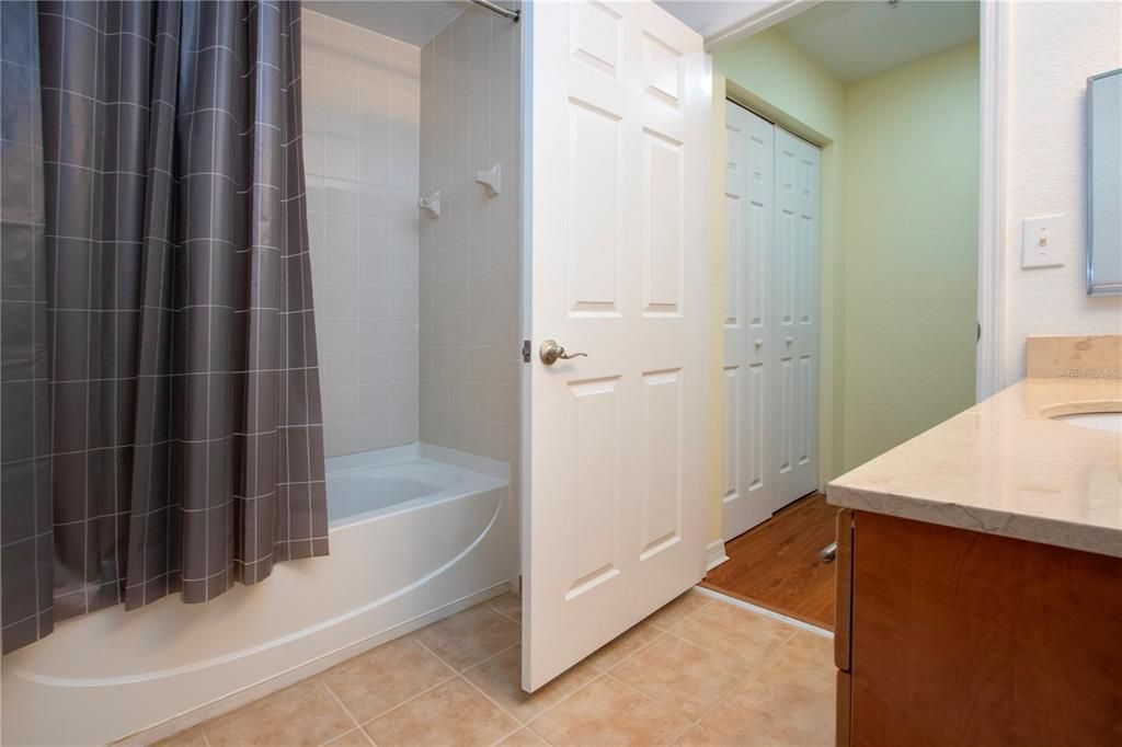 For Sale: $439,000 (2 beds, 2 baths, 1084 Square Feet)