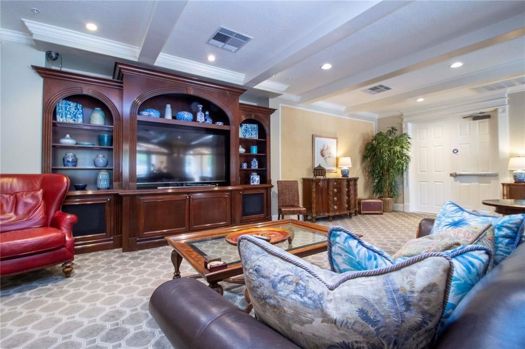 For Sale: $439,000 (2 beds, 2 baths, 1084 Square Feet)