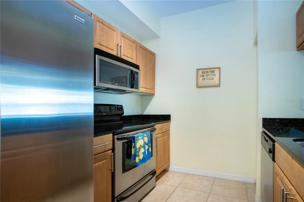 For Sale: $439,000 (2 beds, 2 baths, 1084 Square Feet)