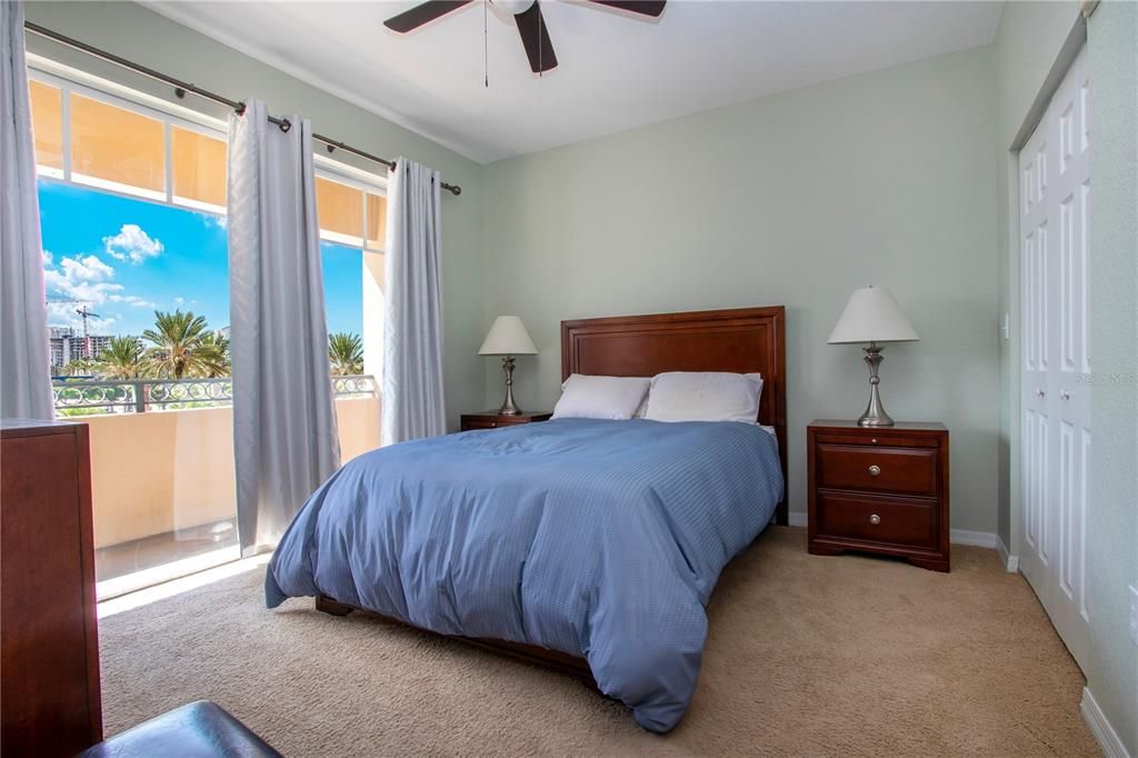 For Sale: $439,000 (2 beds, 2 baths, 1084 Square Feet)