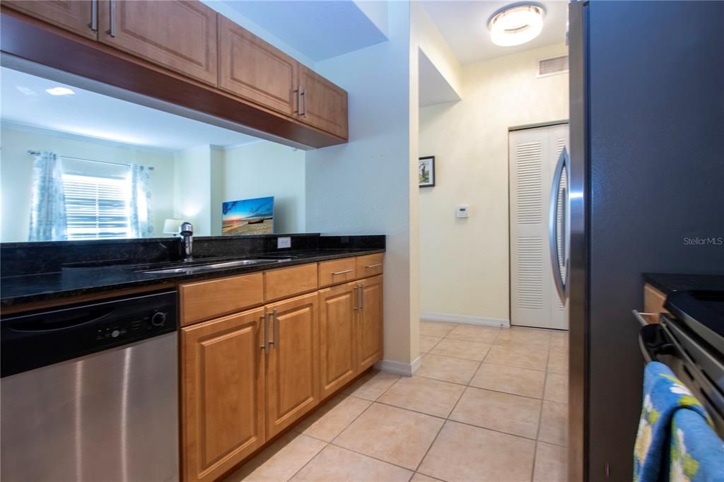 For Sale: $439,000 (2 beds, 2 baths, 1084 Square Feet)
