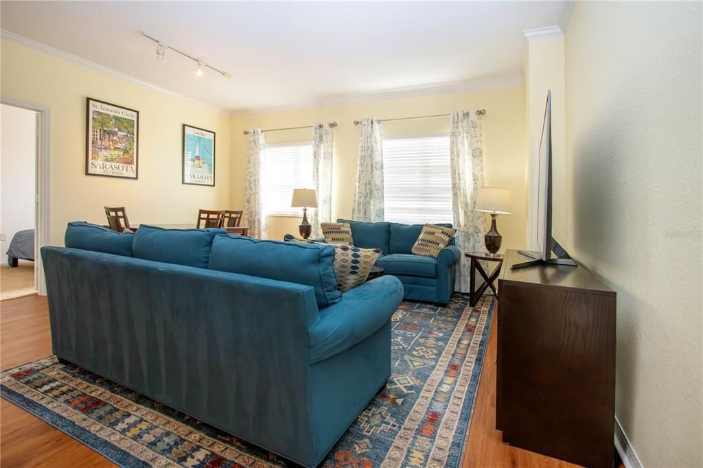 For Sale: $439,000 (2 beds, 2 baths, 1084 Square Feet)