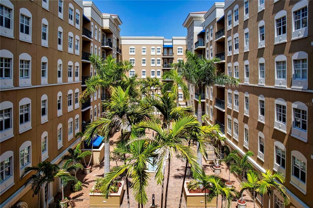 For Sale: $439,000 (2 beds, 2 baths, 1084 Square Feet)