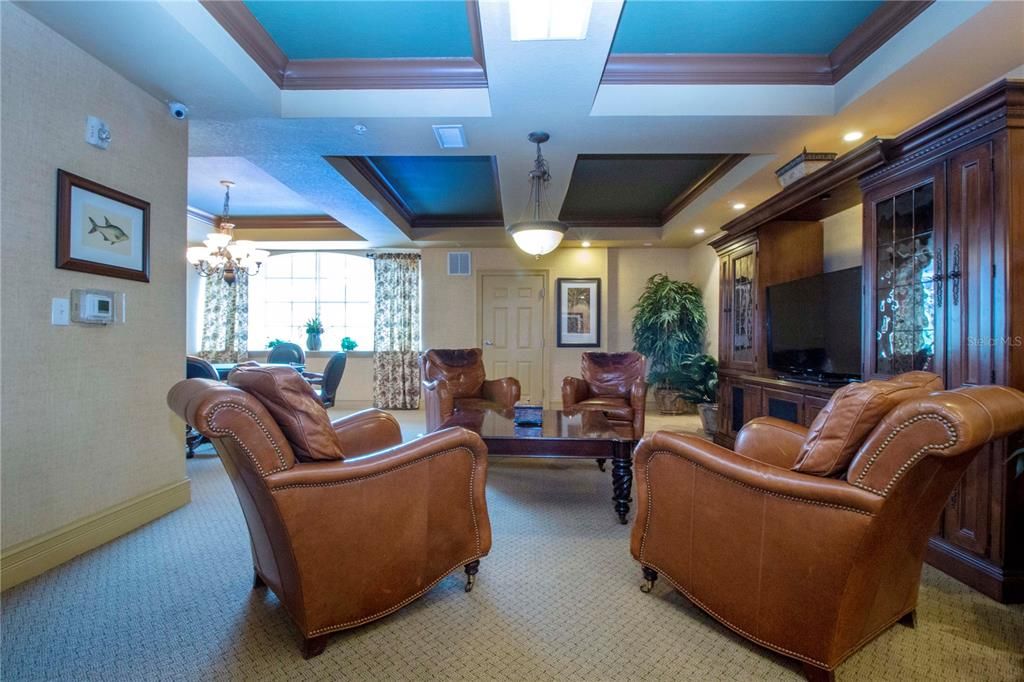 For Sale: $439,000 (2 beds, 2 baths, 1084 Square Feet)