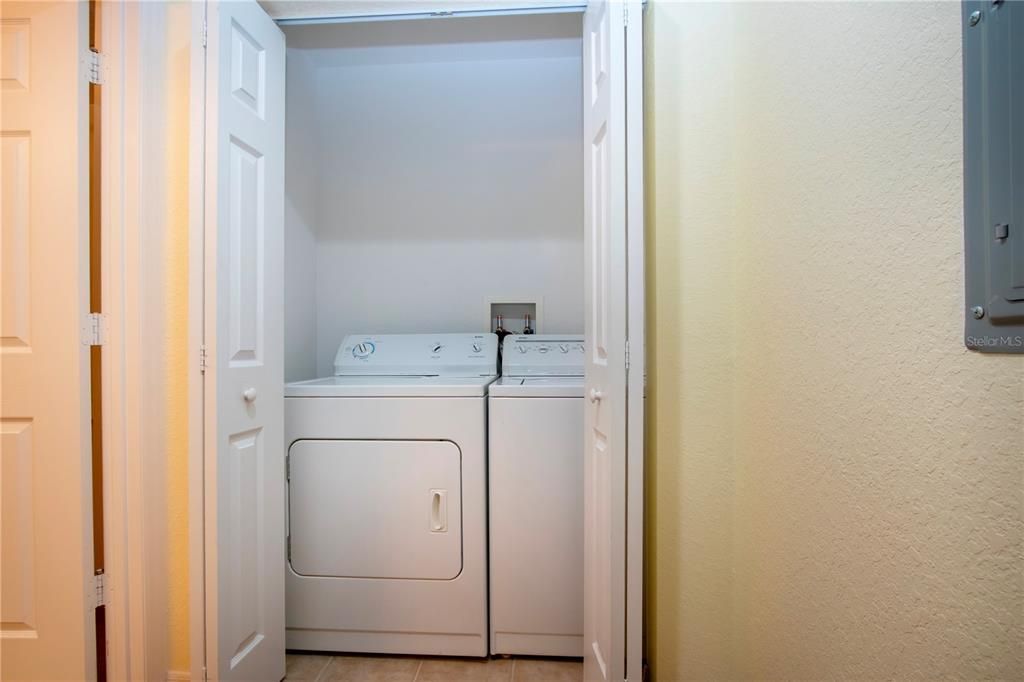 For Sale: $439,000 (2 beds, 2 baths, 1084 Square Feet)