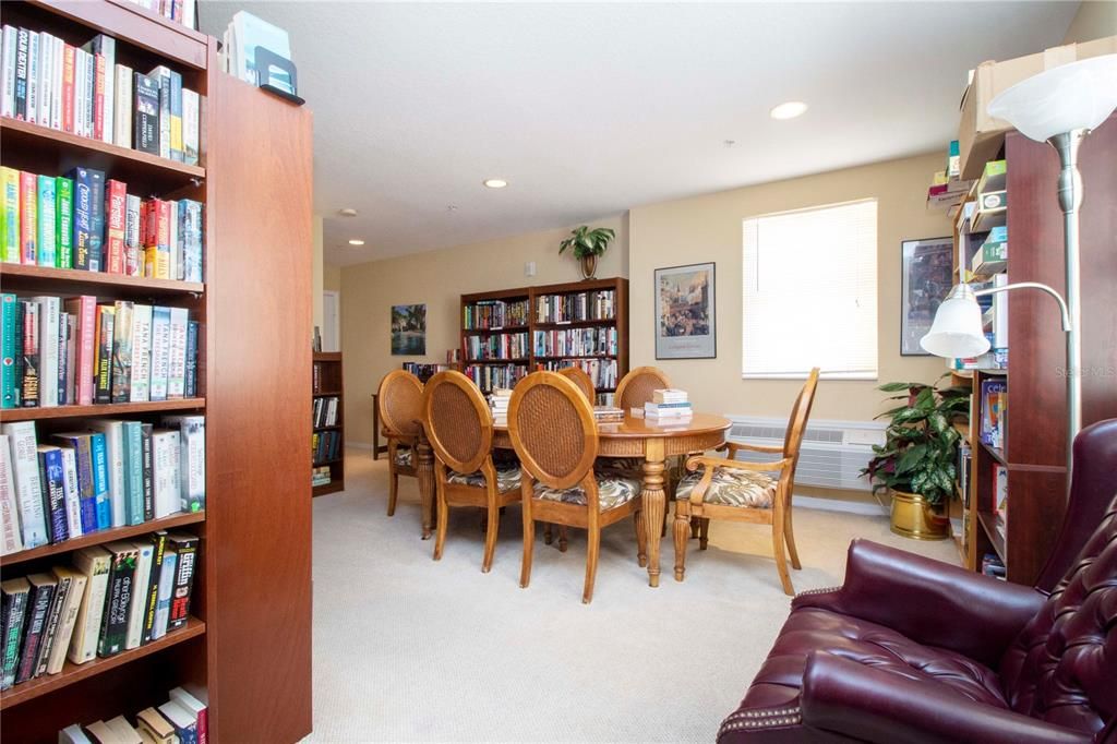 For Sale: $439,000 (2 beds, 2 baths, 1084 Square Feet)