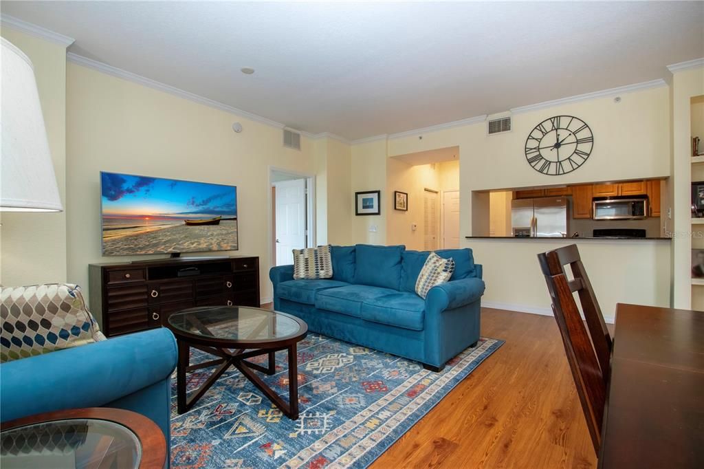 For Sale: $439,000 (2 beds, 2 baths, 1084 Square Feet)