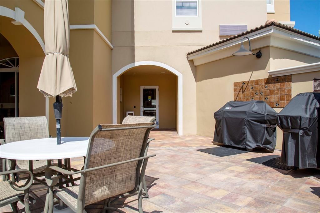 For Sale: $439,000 (2 beds, 2 baths, 1084 Square Feet)