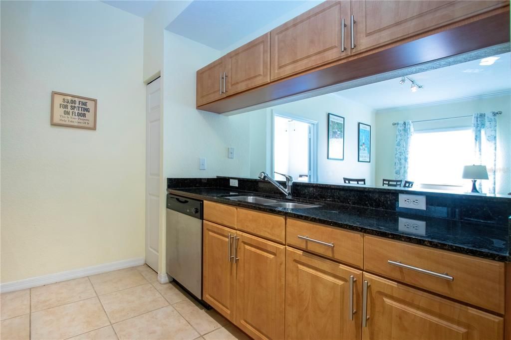 For Sale: $439,000 (2 beds, 2 baths, 1084 Square Feet)