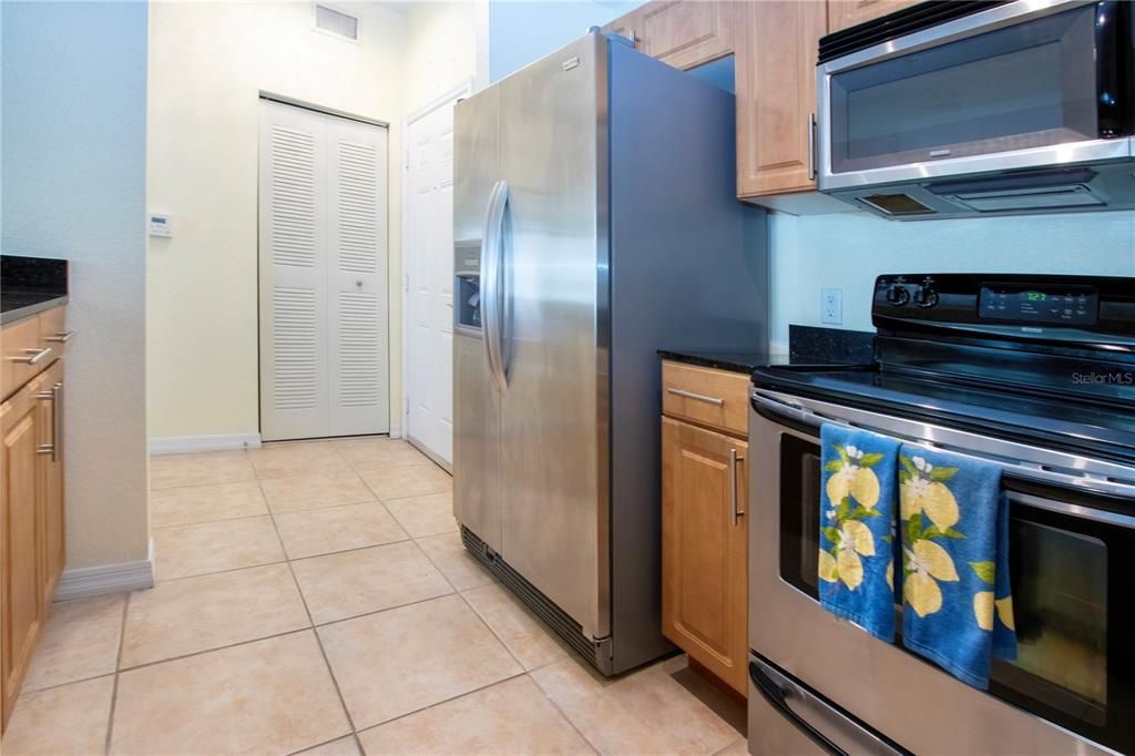 For Sale: $439,000 (2 beds, 2 baths, 1084 Square Feet)