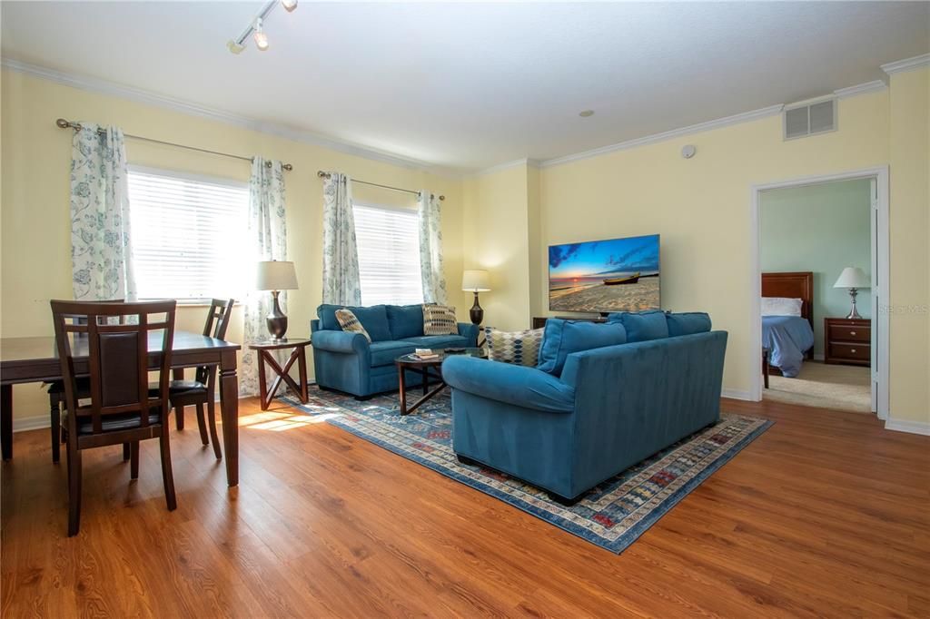 For Sale: $439,000 (2 beds, 2 baths, 1084 Square Feet)