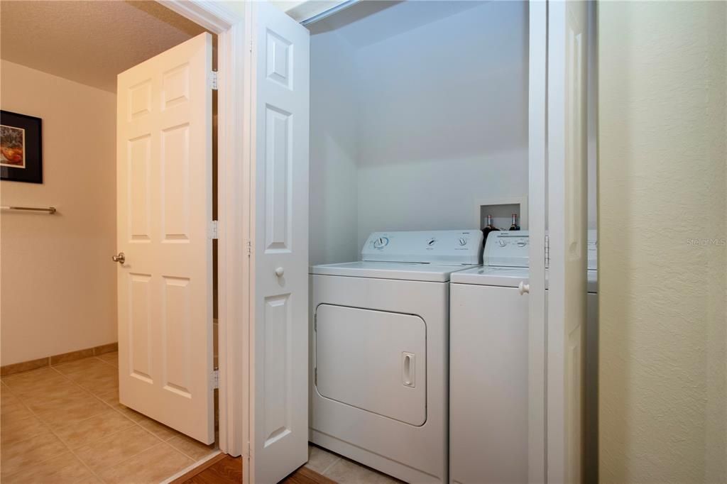 For Sale: $439,000 (2 beds, 2 baths, 1084 Square Feet)