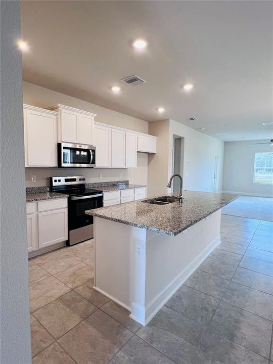 En Venta: $441,900 (4 camas, 2 baños, 2335 Pies cuadrados)