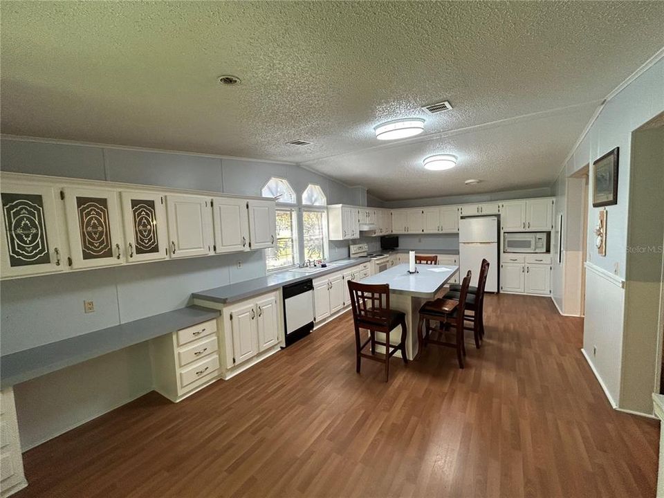 На продажу: $650,000 (5 спален, 3 ванн, 1836 Квадратных фут)