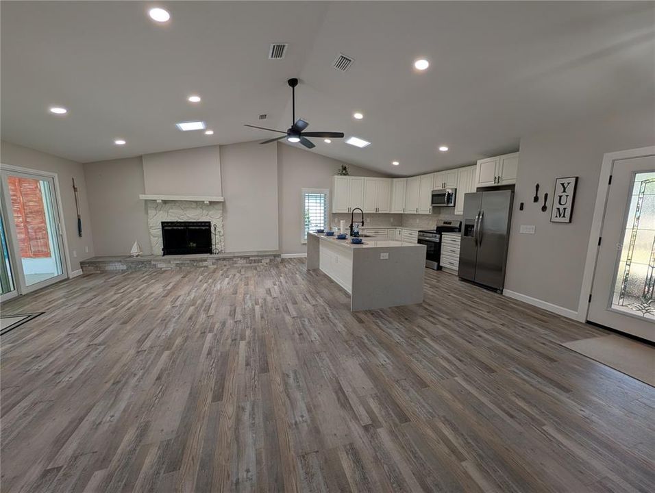 For Rent: $2,995 (3 beds, 2 baths, 2103 Square Feet)