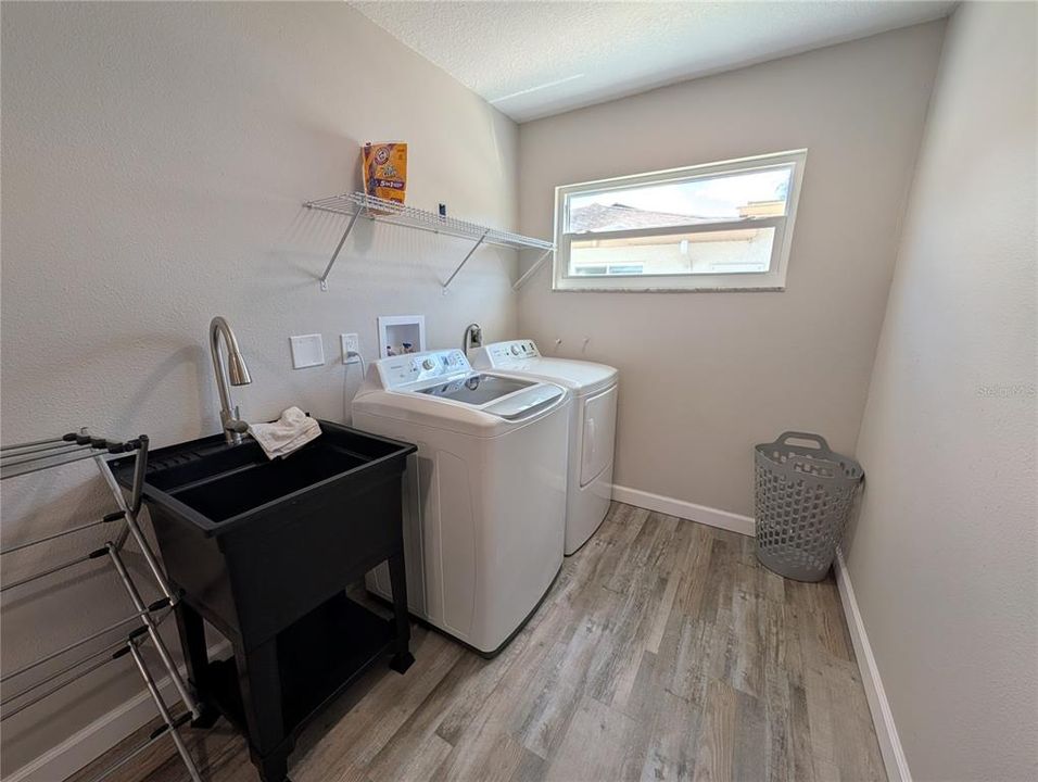 For Rent: $2,995 (3 beds, 2 baths, 2103 Square Feet)