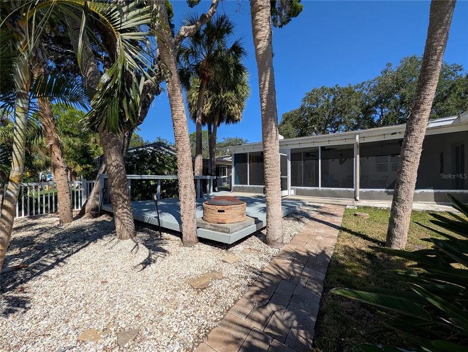 For Rent: $2,995 (3 beds, 2 baths, 2103 Square Feet)