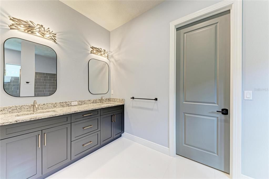 En Venta: $859,000 (3 camas, 3 baños, 2560 Pies cuadrados)