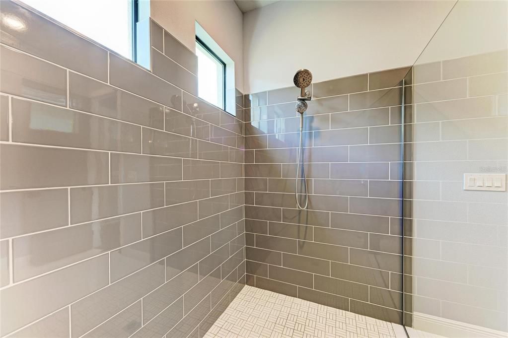 En Venta: $859,000 (3 camas, 3 baños, 2560 Pies cuadrados)