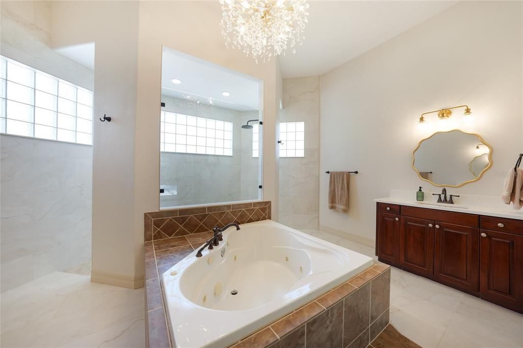 En Venta: $999,000 (6 camas, 6 baños, 4532 Pies cuadrados)