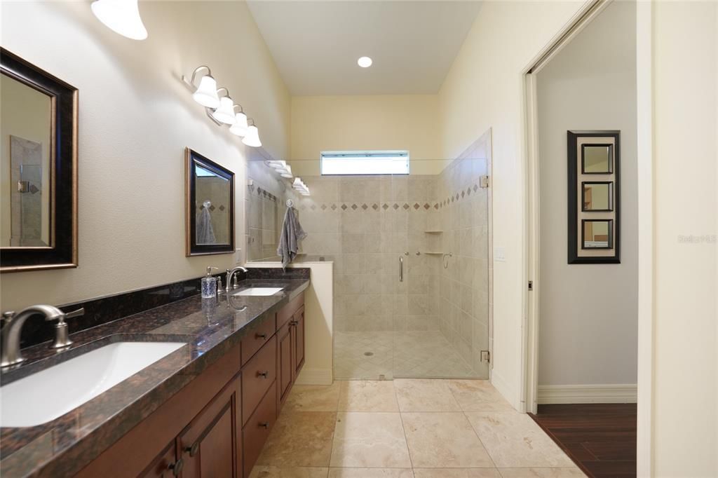 En Venta: $999,000 (6 camas, 6 baños, 4532 Pies cuadrados)