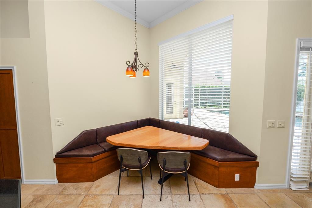 合同活跃: $920,000 (5 贝兹, 3 浴室, 3544 平方英尺)