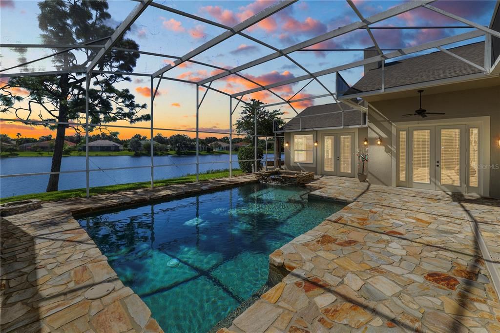 合同活跃: $920,000 (5 贝兹, 3 浴室, 3544 平方英尺)