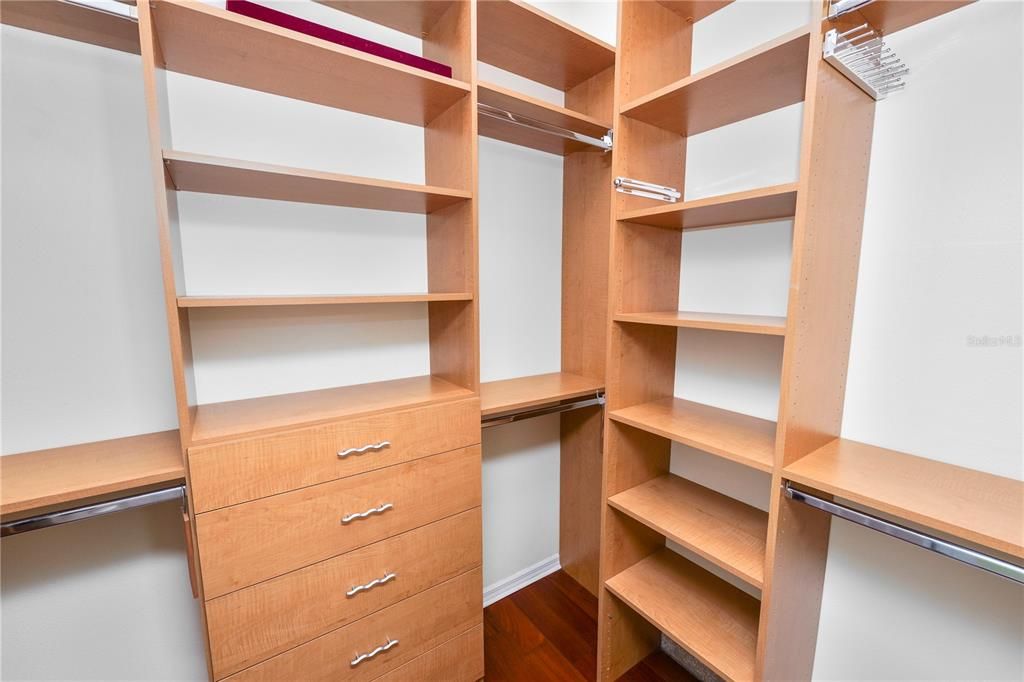 合同活跃: $920,000 (5 贝兹, 3 浴室, 3544 平方英尺)