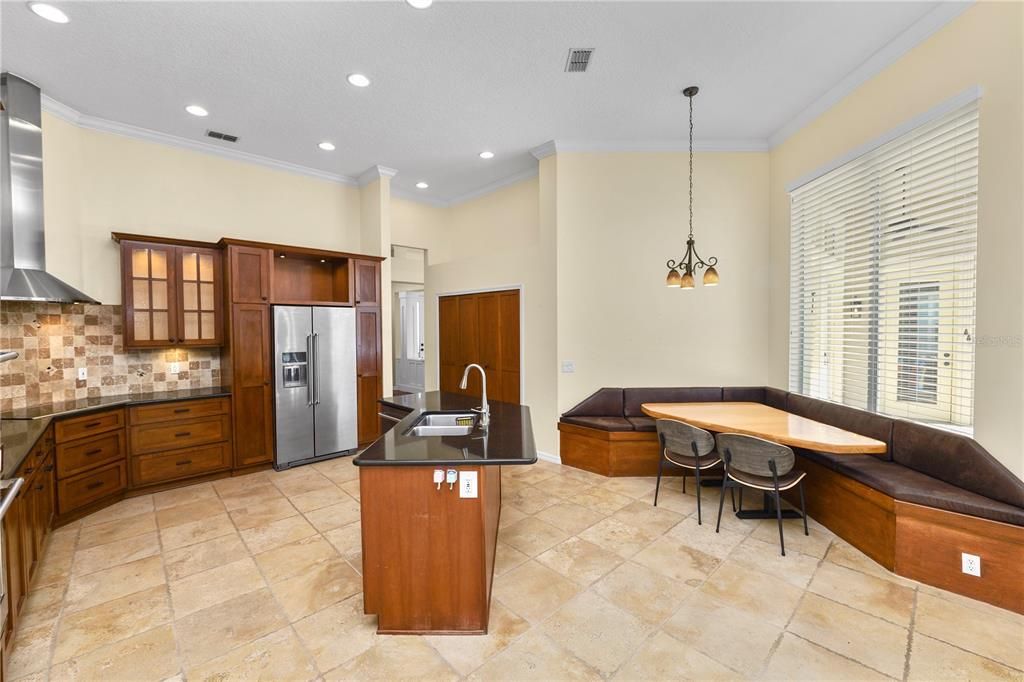 合同活跃: $920,000 (5 贝兹, 3 浴室, 3544 平方英尺)