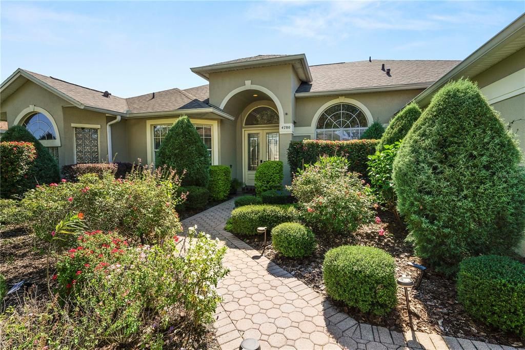 合同活跃: $920,000 (5 贝兹, 3 浴室, 3544 平方英尺)