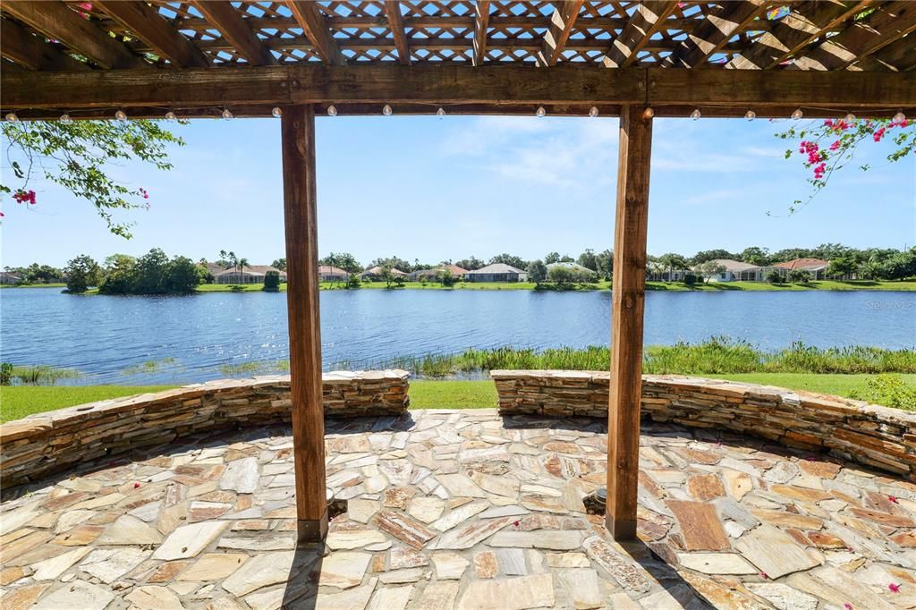 合同活跃: $920,000 (5 贝兹, 3 浴室, 3544 平方英尺)