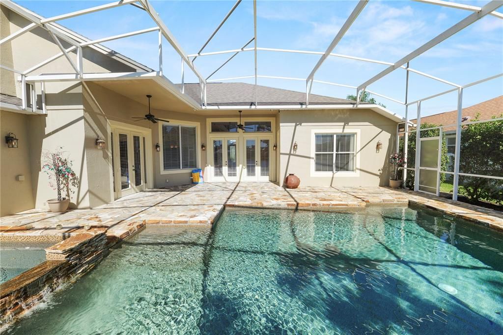 合同活跃: $920,000 (5 贝兹, 3 浴室, 3544 平方英尺)