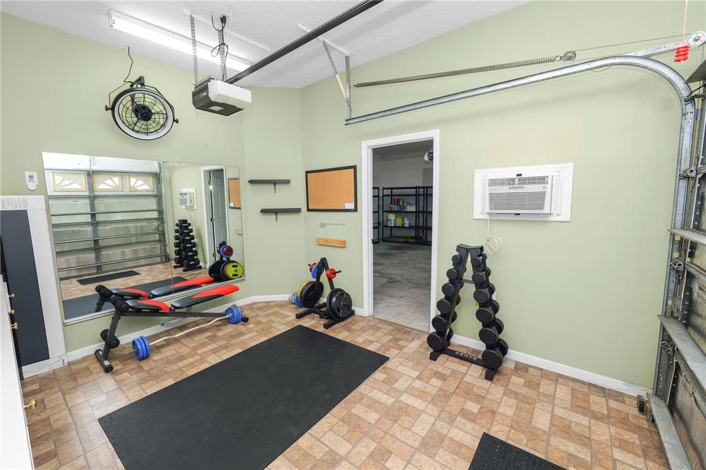 合同活跃: $920,000 (5 贝兹, 3 浴室, 3544 平方英尺)