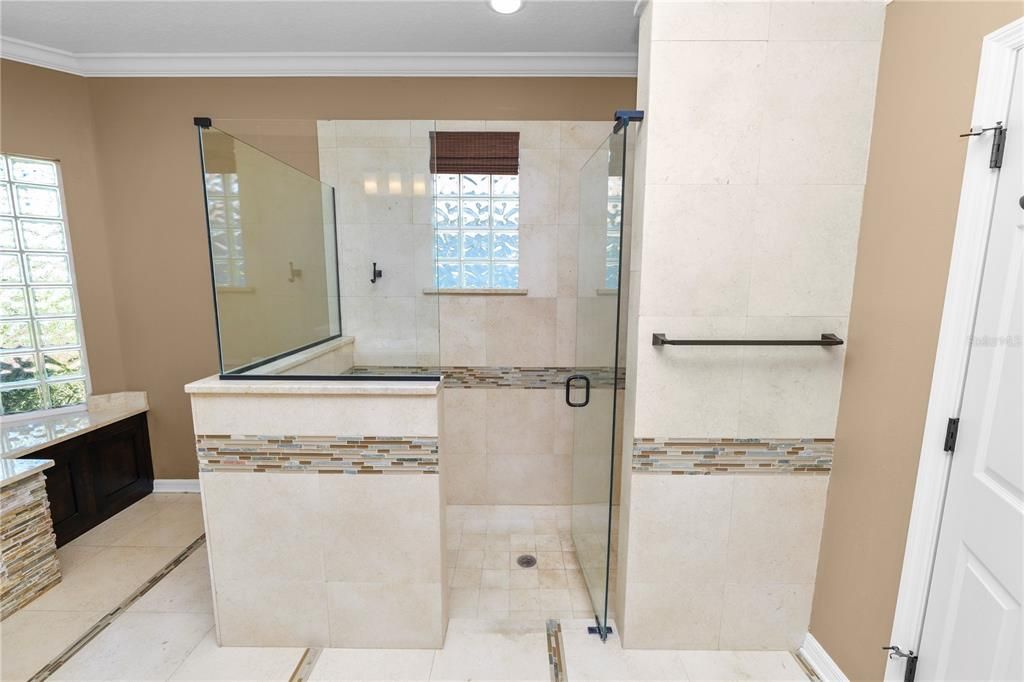 合同活跃: $920,000 (5 贝兹, 3 浴室, 3544 平方英尺)