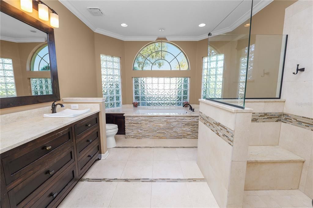 合同活跃: $920,000 (5 贝兹, 3 浴室, 3544 平方英尺)