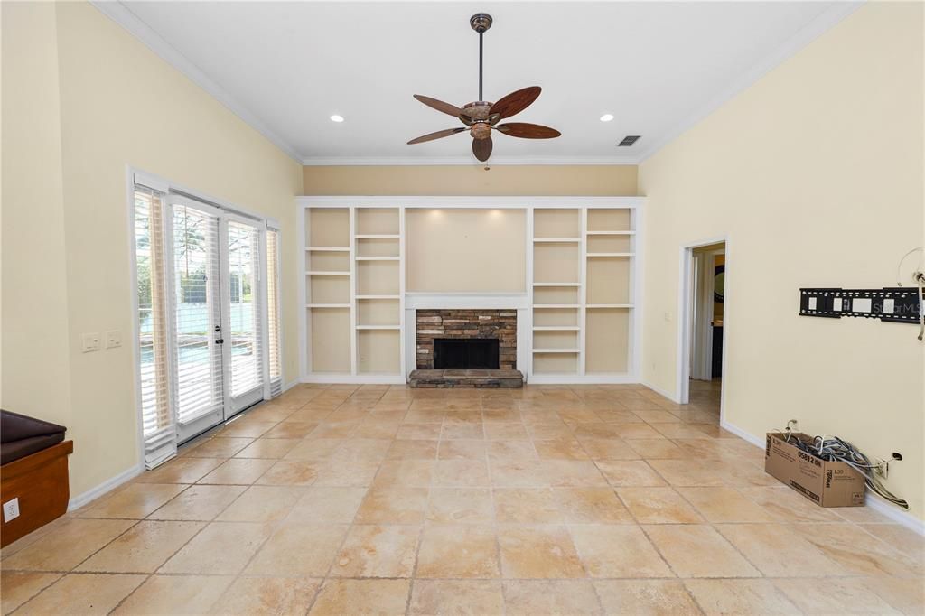 合同活跃: $920,000 (5 贝兹, 3 浴室, 3544 平方英尺)