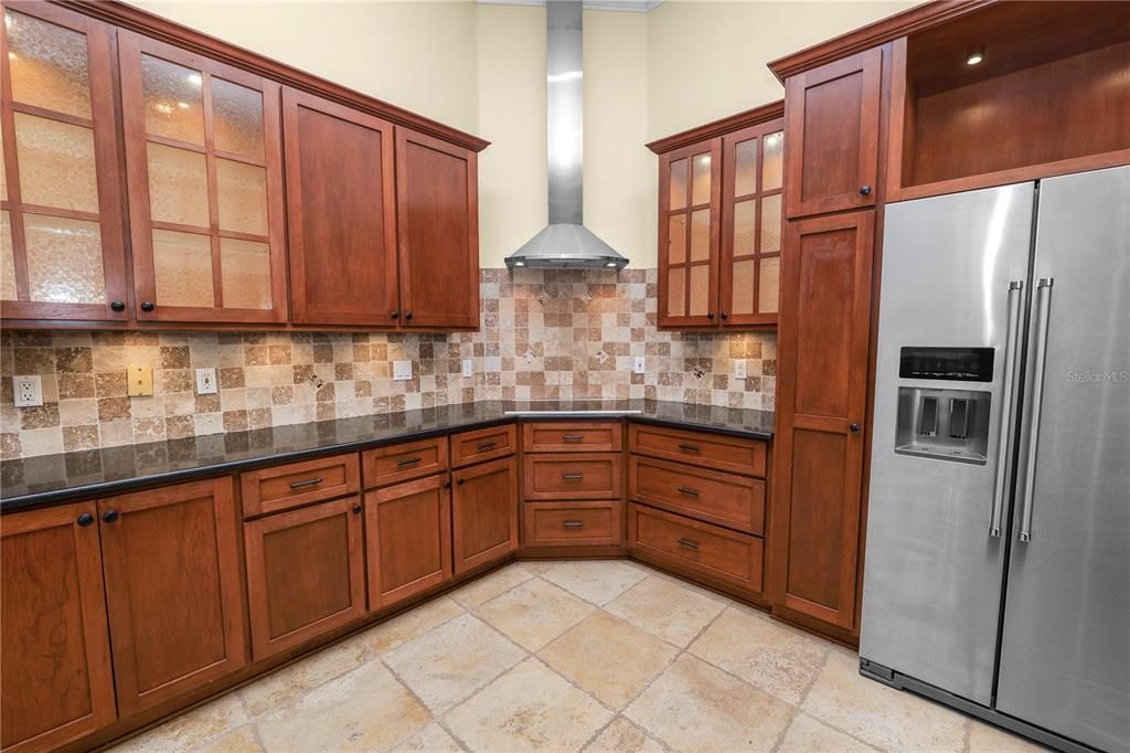 合同活跃: $920,000 (5 贝兹, 3 浴室, 3544 平方英尺)