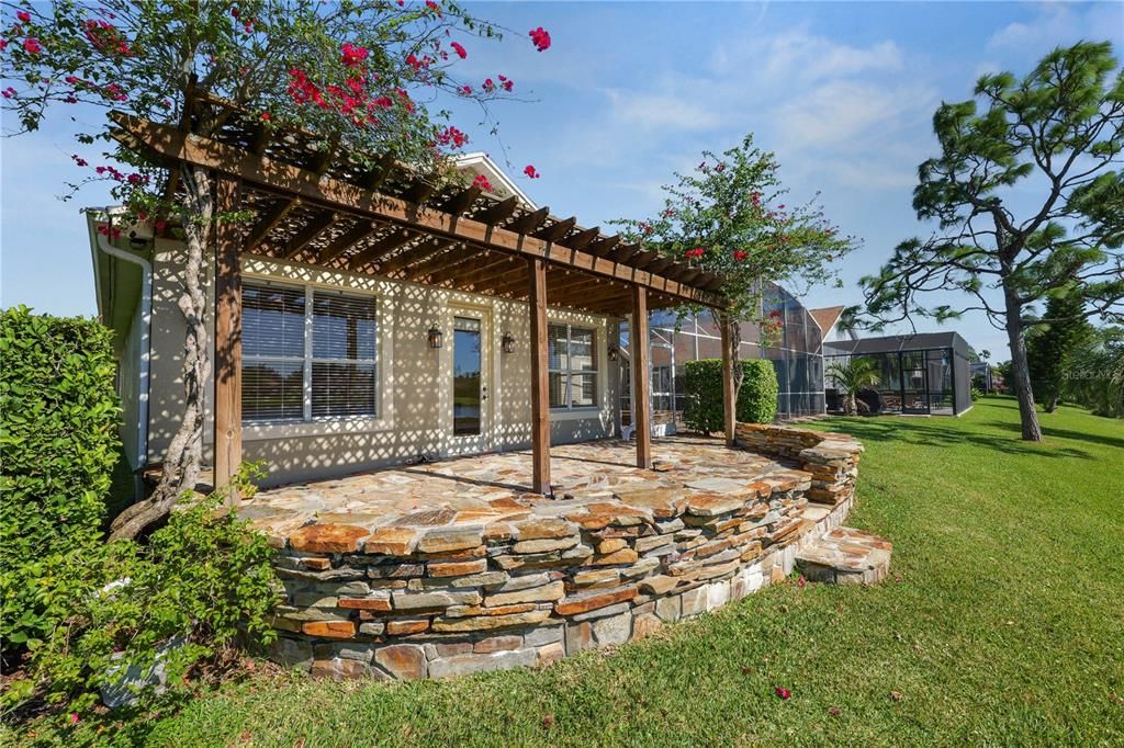 合同活跃: $920,000 (5 贝兹, 3 浴室, 3544 平方英尺)